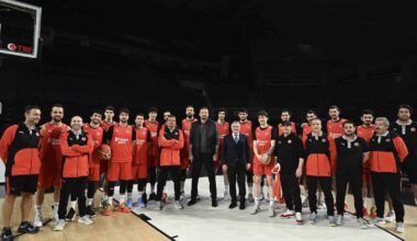 Bakan Bak’tan, A Milli Erkek Basketbol Takımı’na ziyaret