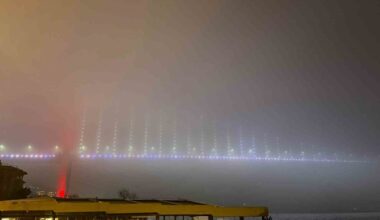 İstanbul Boğazı’nda yoğun sis: 15 Temmuz Şehitler Köprüsü ve FSM Köprüsü sise gömüldü