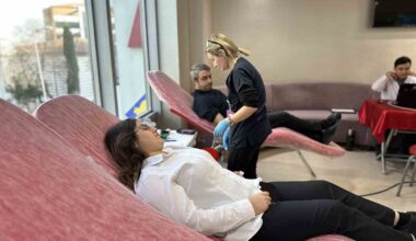 Sultanbeyli’de hastane çalışanları kan bağışında bulundu