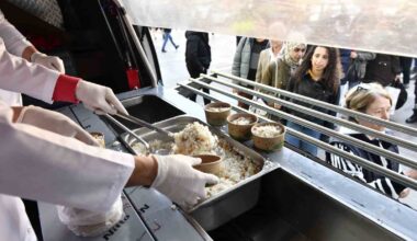 Ankara Büyükşehir Belediyesinden Ramazan kumanyası ve sıcak yemek ikramı