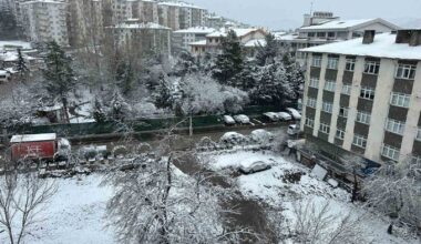 Ankara’nın Kızılcahamam ilçesinde kar yağışı etkili oluyor