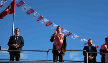 CHP Lideri Özel: “Mendereste sosyal destek artacak, Altıntepe’de çiçek mezatı yapılacak”