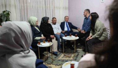 Cumhurbaşkanı Erdoğan iftarda bir vatandaşın evine misafir oldu