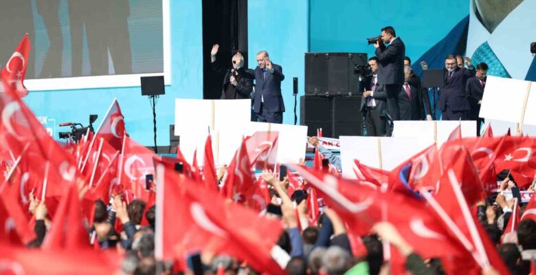 Cumhurbaşkanı Erdoğan, İzmir mitinginde konuştu: “Yüzlerine Atatürk maskesi takıp yan gelip yattılar”