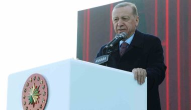 Cumhurbaşkanı Erdoğan: “Şehirlerimize kamu bütçesinden tahsis ettiğimiz devasa bütçelerin bunların elinde nereye gittiği meçhul”