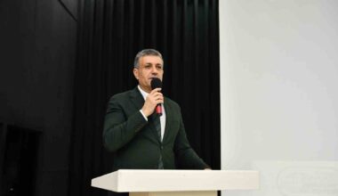 Esenyurt Belediye Başkanı Kemal Deniz Bozkurt, dernek başkanlarıyla iftar programında buluştu