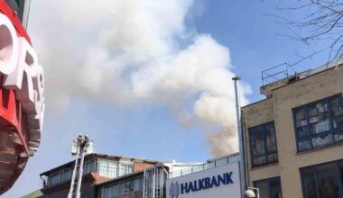 Fatih’te 6 katlı iş merkezinin deposunda korkutan yangın