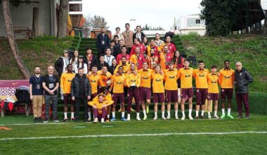 Galatasaray Fan Token sahibi taraftarlar, Florya’da futbolcularla bir araya geldi