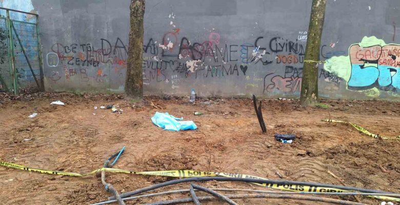 Gaziosmanpaşa’da sahte alkol iddiası: Bir kişi yapımı devam eden parkta ölü bulundu