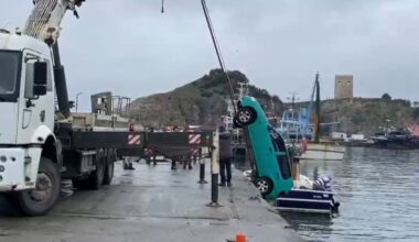 Şile Limanı’nda gece saatlerinde denize düşen otomobil çıkartıldı