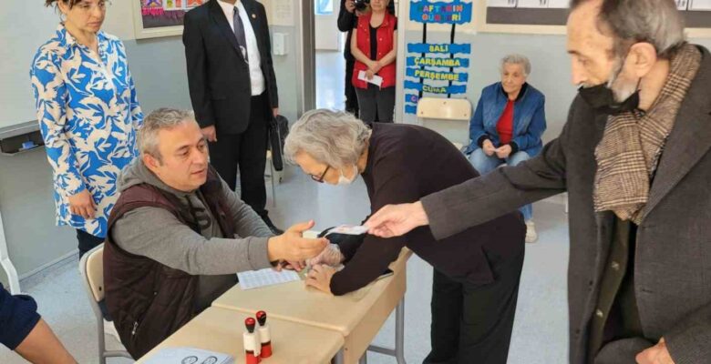 Türkiye genelinde oy kullanma işlemi başladı