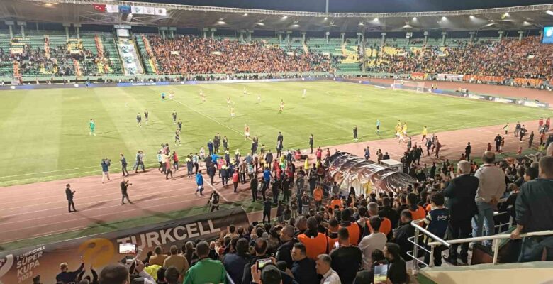 2023 Turkcell Süper Kupa’da Galatasaray ile karşılaşan Fenerbahçe, mücadelenin 3. dakikasında sahadan çekildi.