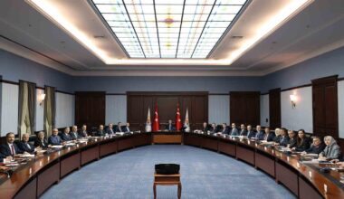 AK Parti MYK’sı Cumhurbaşkanı ve AK Parti Genel Başkanı Recep Tayyip Erdoğan’ın başkanlığında başladı.