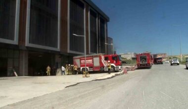 Arnavutköy’de bulunan iş hanında korkutan yangın