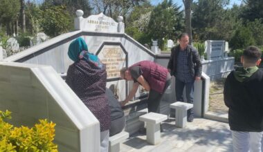 Arnavutköy’de mezarlıklarda bayram öncesi yoğunluk