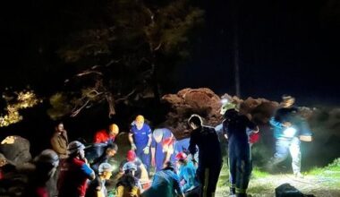 Bakan Yerlikaya: “Antalya’da teleferik vagonunda mahsur kalan 2 yaralının tahliye çalışmaları devam ediyor”