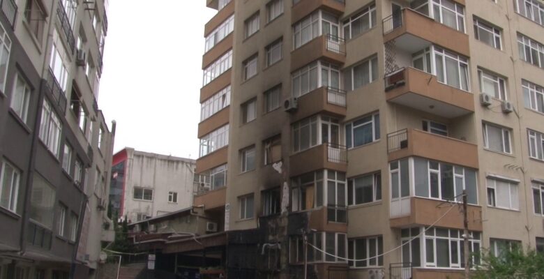Beşiktaş’ta 29 kişinin öldüğü yangında hasar gören bina sakinleri bayramı buruk geçiriyor