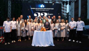 İEÜ’de 104 akademisyen için tören düzenlendi