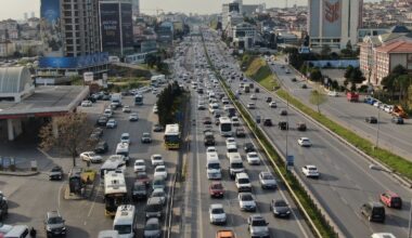 İstanbul’da bayram yoğunluğu: Trafikte uzun kuyruklar oluştu