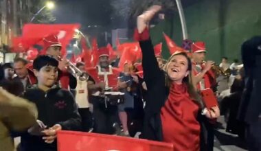 İstanbul’da seçimi kazanan kadın muhtara bando eşliğinde kutlama