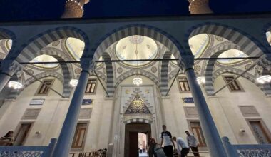 İzmir’de Kadir Gecesi dualarla idrak edildi