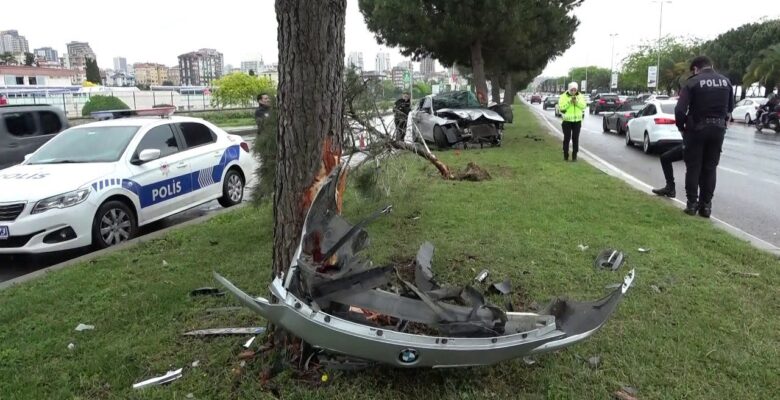 Kartal’da kontrolden çıkan otomobil ağaca çarptı: 1 yaralı