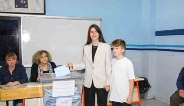 Mustafa Denizli’nin kızı Lal Denizli belediye başkanı seçildi