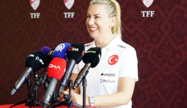 Necla Güngör Kıragası: “Kadın futbolunun gelişmesi için özveriyle çalışan oyuncularımız var”