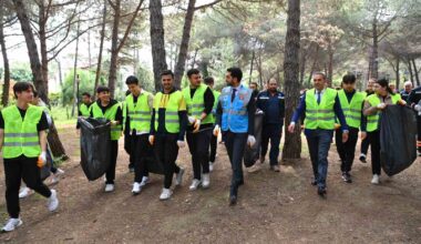 Başkan Bingöl, gençlerle orman temizliği yaptı