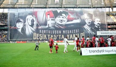 Beşiktaş tribünlerinden ’19 Mayıs’ pankartı