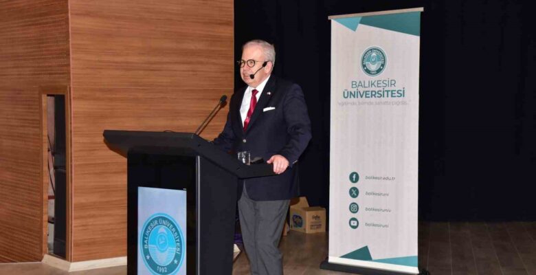 Cihat Yaycı Balıkesir Üniversitesinde “Mavi Vatan”ı anlattı