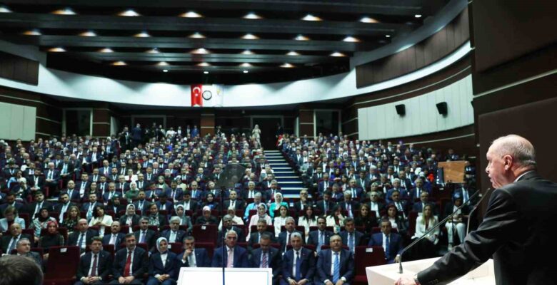 Cumhurbaşkanı Erdoğan: “Halkla araya mesafe koymanın bizim siyaset geleneğimizde yeri yoktur”
