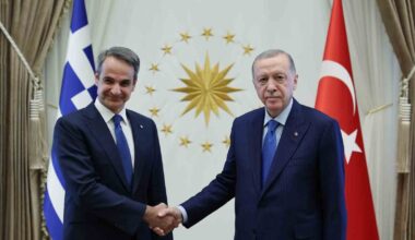 Cumhurbaşkanı Erdoğan’ın Yunanistan Başbakanı Miçotakis ile Cumhurbaşkanlığı Külliyesi’ndeki görüşmesi başladı.