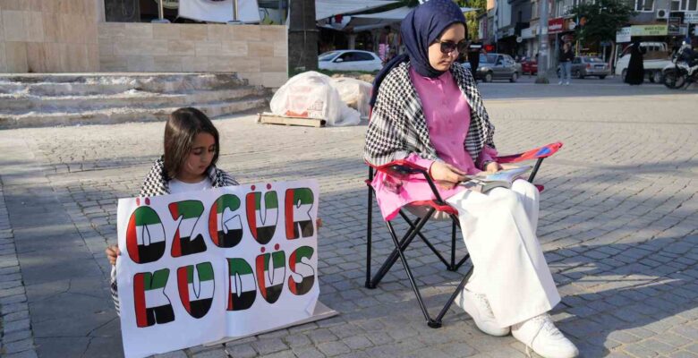 Cumhuriyet Meydanında Filistin için sessiz eylem