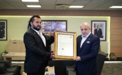 Dubai Kraliyet İş Konseyi’nden Murat Sancak’a temsilcilik belgesi
