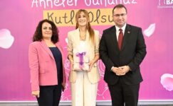 Gaziosmanpaşa Belediye Başkanı Bahçetepe kadın çalışanların Anneler Günü’nü kutladı