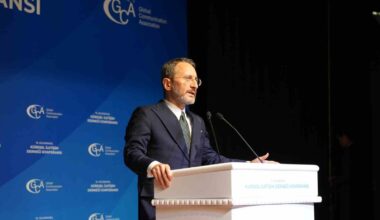 İletişim Başkanı Fahrettin Altun: “Hakikat krizi derinleşiyor”