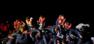 İzmir açıklarında 18’i çocuk 45 göçmen yakalandı