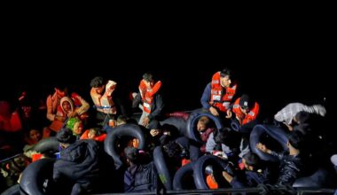 İzmir açıklarında 18’i çocuk 45 göçmen yakalandı