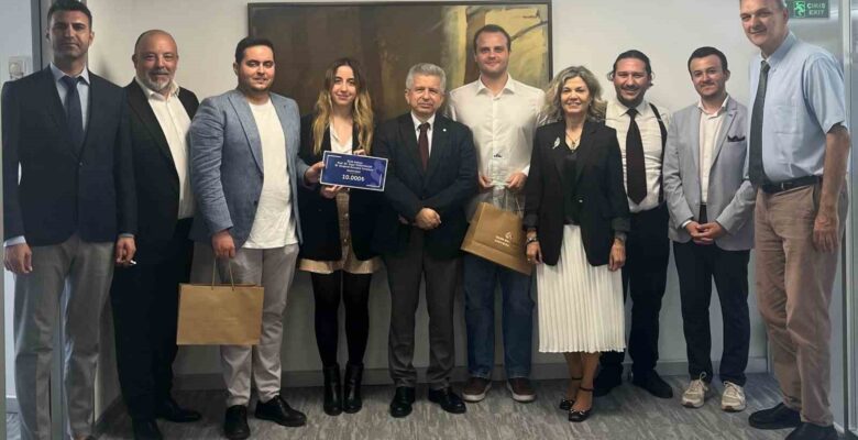 İzmir Ekonomili hukukçular Türkiye ikincisi