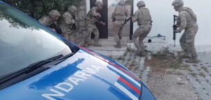 İzmir’de dolandırıcı şebekesi çökertildi: Dev operasyonda 11 gözaltı