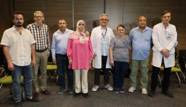 İzmir’de iki aile çapraz böbrek nakliyle hayata yeniden başladı