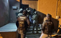 İzmir’de ünlü gece kulübüne uyuşturucu baskını: 3’ü polis 24 gözaltı