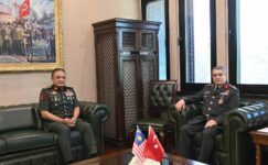 Kara Kuvvetleri Komutanı Orgeneral Bayraktaroğlu, Malezyalı mevkidaşını ağırladı