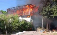 Pendik’te 2 katlı bina alev alev yandı
