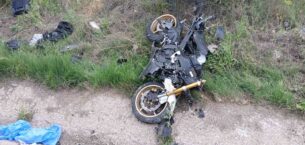 Seyir halindeki otomobile arkadan çarpan motosiklet sürücüsü hayatını kaybetti
