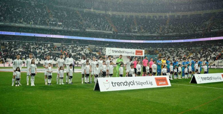 Trendyol Süper Lig: Beşiktaş: 1 – Çaykur Rizespor: 1 (Maç devam ediyor)