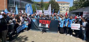 Türk Eğitim-Sen üyesi eğitim çalışanları, kendilerine yönelik şiddete karşı protesto gerçekleştirdi