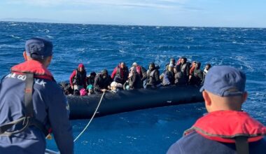 Türk karasularına geri itilen 37 düzensiz göçmen kurtarıldı