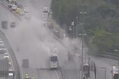 Üsküdar’da yanan midibüs köprü trafiğini durdurdu